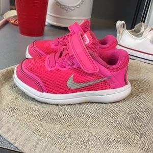 Pink Toddler Nike’s Sz 6